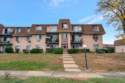 GD - 216 N Shorewood Drive, Condo with 1 bedrooms, 1 bathrooms and 1 parking in Glendale Heights IL | Image 1