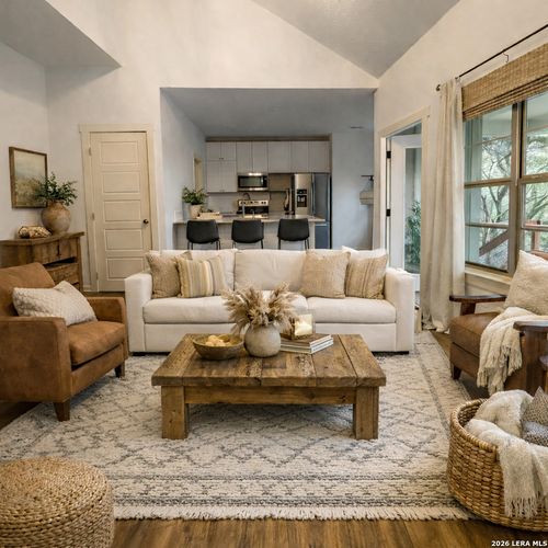 1513 Winding Creek Trl, Spring Branch, TX, 78070-5325 | Card Image