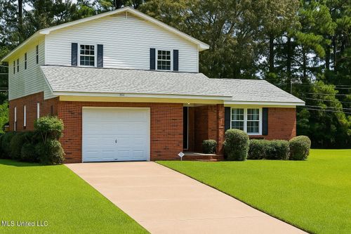 595 Swaney Rd, Holly Springs, MS, 38635-1207 | Card Image