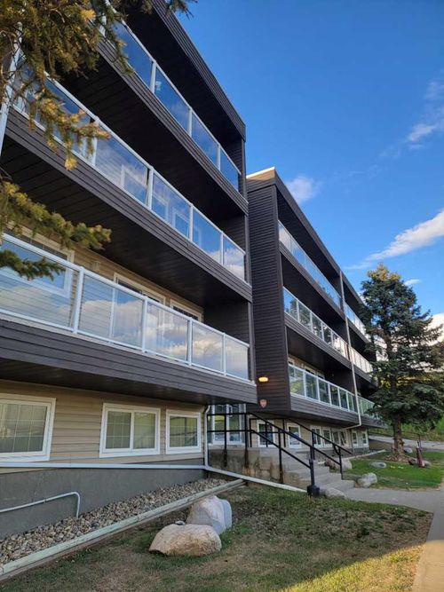 102-9005 99 St, Peace River, AB, T8S1H1 | Card Image