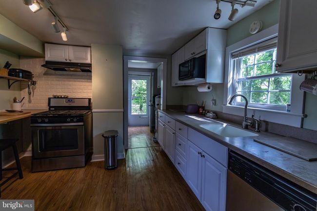 7979 Main St, House other with 3 bedrooms, 2 bathrooms and null parking in MIDDLETOWN VA | Image 10