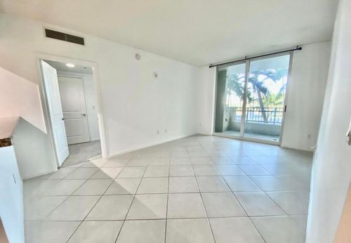 218-403 S Sapodilla Ave, West Palm Beach, FL, 33401-5765 | Card Image