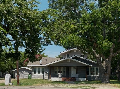 101 Berry St, Sanger, TX, 76266-9365 | Card Image
