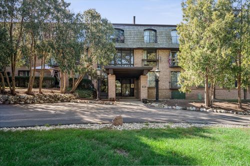 apt-101-600 W Russell St, BARRINGTON, IL, 60010-4161 | Card Image