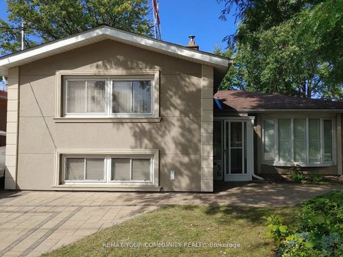56 Willesden Rd, North York, ON, M2H1V7 | Card Image