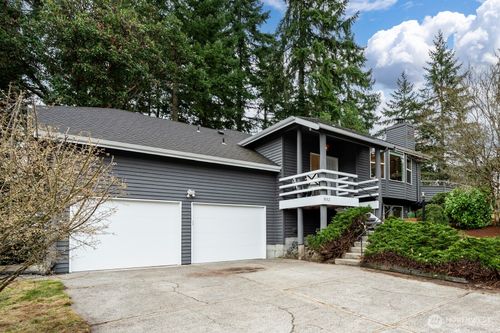 832 Ne 202nd St, Shoreline, WA, 98155-1037 | Card Image
