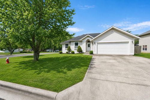 101 Penzance St, Monett, MO, 65708-1075 | Card Image
