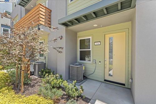 534 Somi Ct, Hayward, CA, 94544-4904 | Card Image