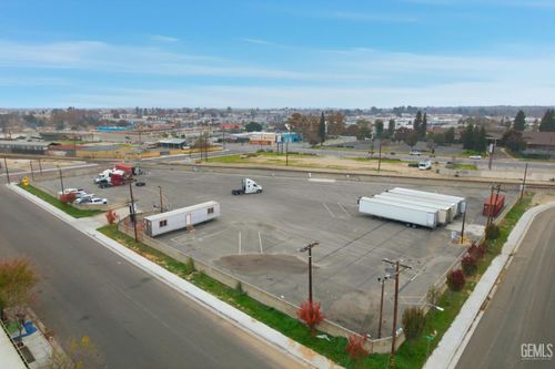 310 Chico St, Bakersfield, CA, 93305-5704 | Card Image