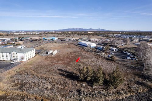 2285 S Highway 97, Redmond, OR, 97756-9649 | Card Image