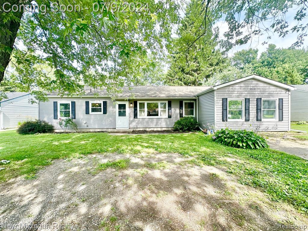 Woodsdale Dr, Grand Blanc, MI 48439