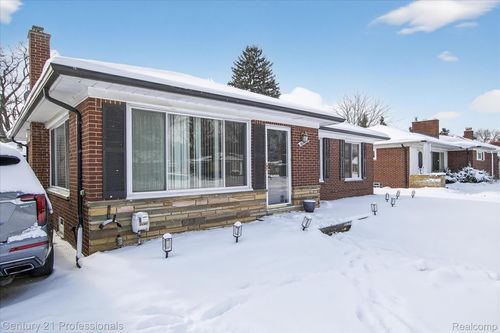 16786 Sprenger Ave, Eastpointe, MI, 48021-3048 | Card Image
