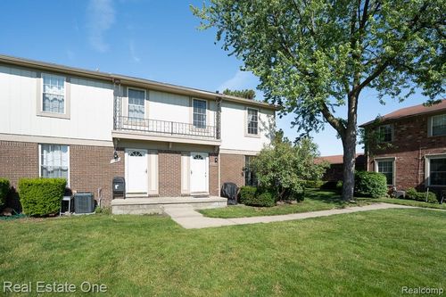 35226 Tall Oaks Drive, Sterling Heights, MI, 48312 | Card Image