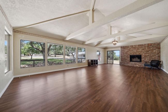 Living Room | Image 9