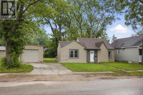 2226 Janette Ave, Windsor, ON, N8X1Z8 | Card Image
