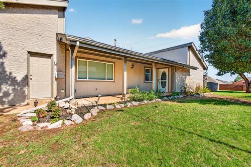 5808 Hefner Village Court, Oklahoma City, OK, 73162 | Card Image