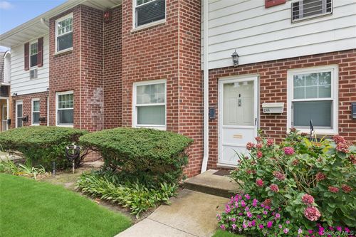 c44-10 Glen Hollow Drive, Brookhaven, NY, 11742 | Card Image