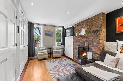 10-24 Cornelia Street, New York, NY, 10014 | Card Image