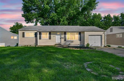 7243 General Sherman Ln, Saint Louis, MO, 63123-2317 | Card Image