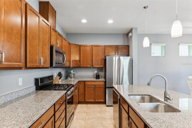 5831 Caldera Ridge Dr, House other with 4 bedrooms, 3 bathrooms and null parking in Lithia FL | Image 9