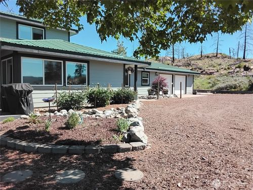 30 Tamarack Trl, Oroville, WA, 98844-3205 | Card Image