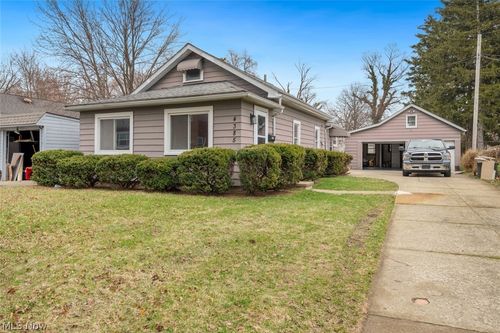 4385 W 229th St, Fairview Park, OH, 44126-1836 | Card Image
