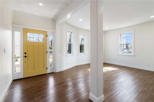 4 Clinton Ave, Newport, RI, 02840-2110 | Card Image