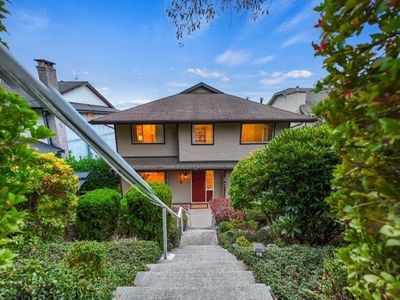 515 Tempe Cres, House other with 6 bedrooms, 4 bathrooms and 4 parking in North Vancouver BC | Image 2