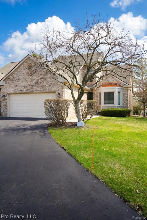 45317 Stonehedge Dr, Plymouth, MI, 48170-3992 | Card Image