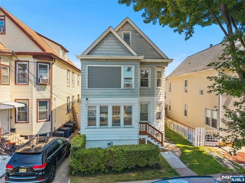 4 Gillies St, Clifton, NJ, 07013-1211 | Card Image