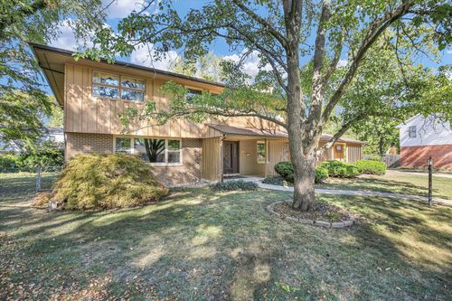 6 Regent Ct, Champaign, IL, 61820-7619 | Card Image