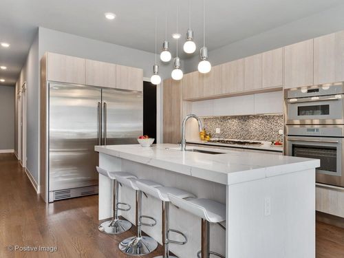2-1428 W Grand Ave, Chicago, IL, 60642-6331 | Card Image