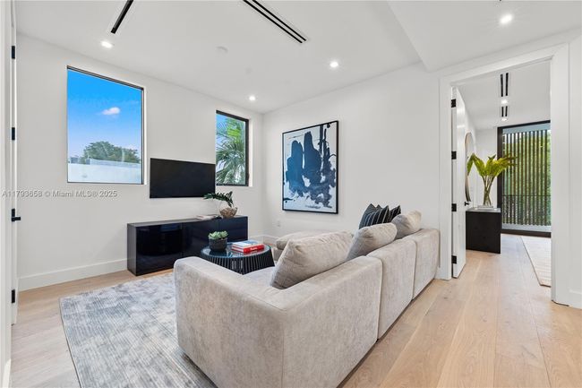 4951 University Dr, Townhouse with 3 bedrooms, 5 bathrooms and null parking in Coral Gables FL | Image 26