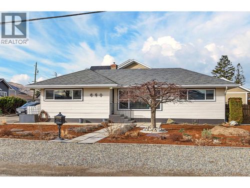 690 Holt Street, Kamloops, BC, V2B5G3 | Card Image