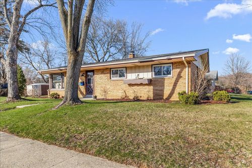 603 Meadowbrook Drive, West Bend, WI, 53090 | Card Image
