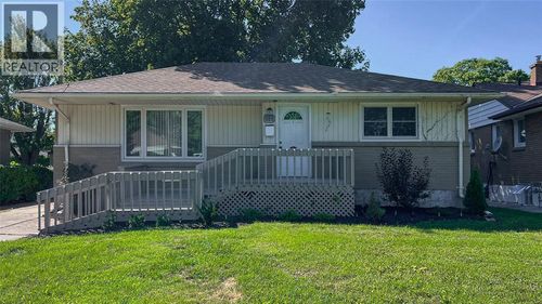 144 Grey Cres, Sarnia, ON, N7S2S4 | Card Image