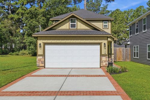 716 Old Magnolia Rd, Conroe, TX, 77304-2644 | Card Image