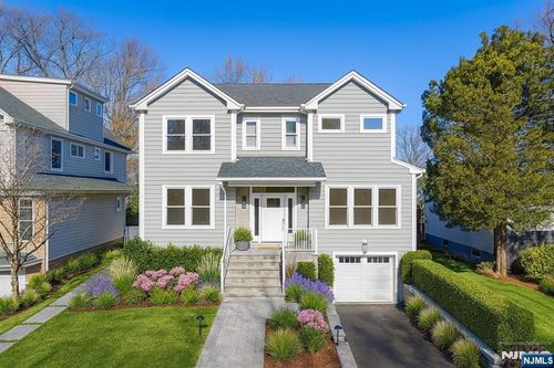 16 Stephen St, Montclair, NJ, 07042-5032 | Card Image