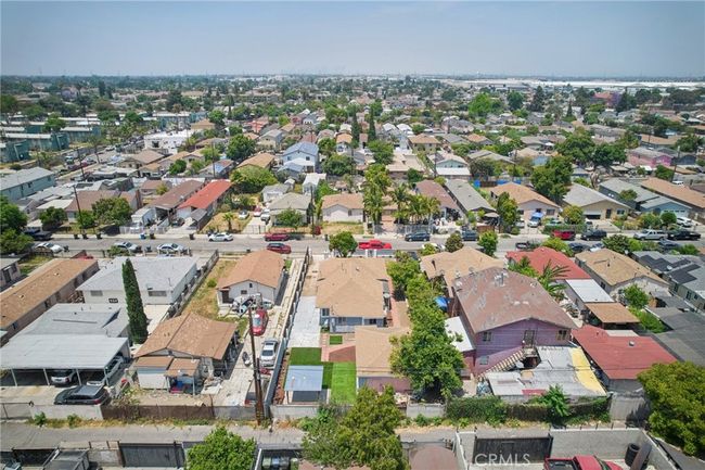 2422 E 116 Th Pl, House other with 3 bedrooms, 1 bathrooms and 2 parking in Los Angeles CA | Image 28
