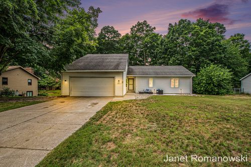10763 Black Cherry Dr, Allendale, MI, 49401-9775 | Card Image