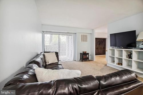 apt-4-21 Silverwood Cir, ANNAPOLIS, MD, 21403-3440 | Card Image