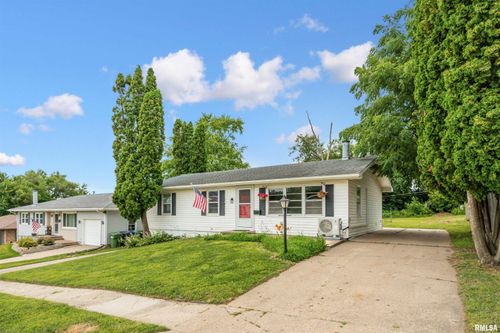 525 30th Ave N, Clinton, IA, 52732-1512 | Card Image