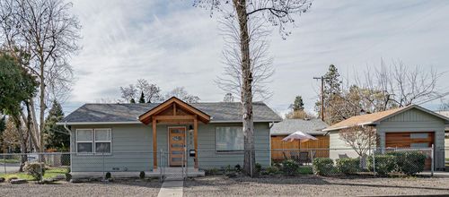 512 Se 10th St, Grants Pass, OR, 97526-3221 | Card Image