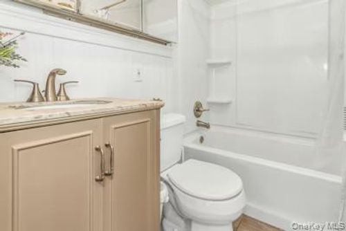 87 Kellum St, West Babylon, NY, 11704-5017 | Card Image