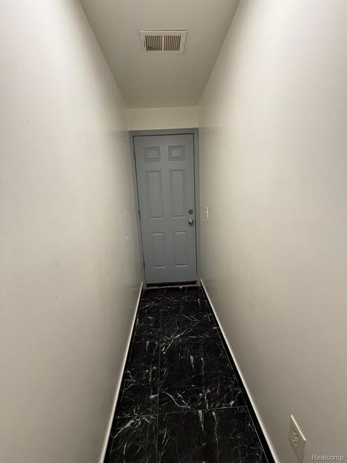 6848 Rutland St, Detroit, MI, 48228-4705 | Card Image