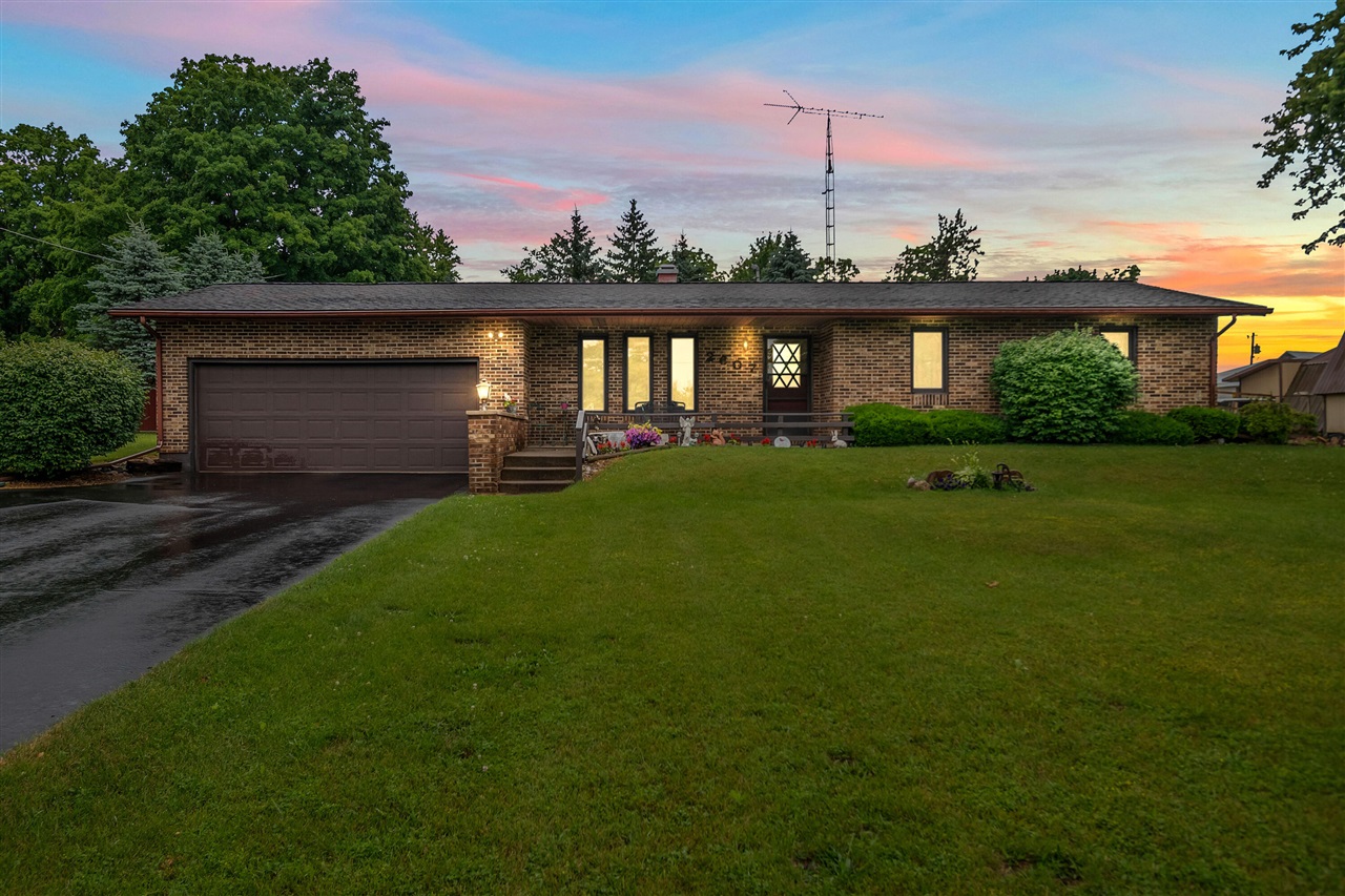 Thompson St, Osseo, MI 49266