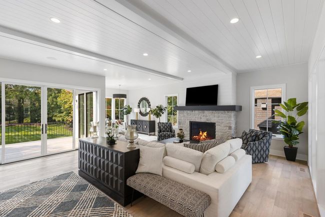 20395 Park Pl, House other with 5 bedrooms, 5 bathrooms and null parking in Excelsior MN | Image 8