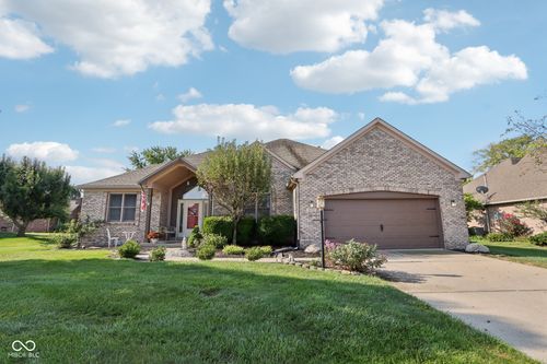 8091 Creek Way, Avon, IN, 46123-8871 | Card Image
