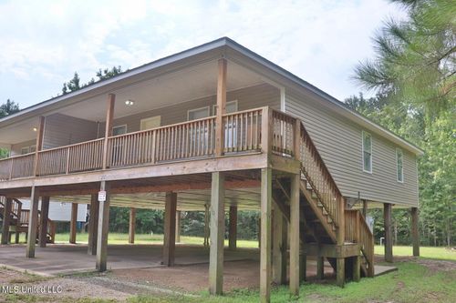 6075 W Ridley St, Bay Saint Louis, MS, 39520-8262 | Card Image