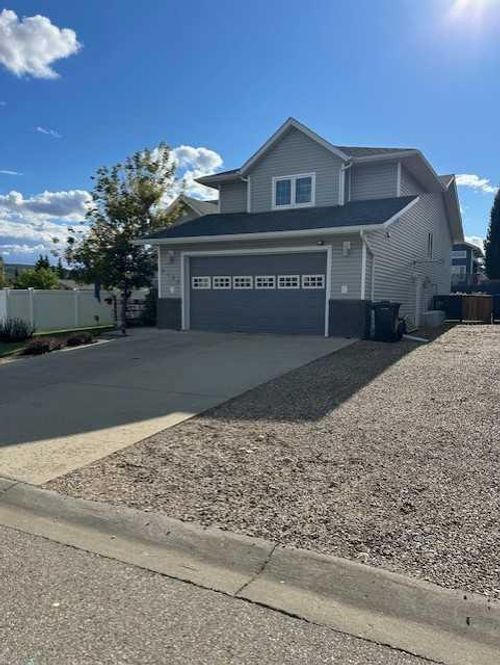 9125 133 Ave, Peace River, AB, T8S1X2 | Card Image